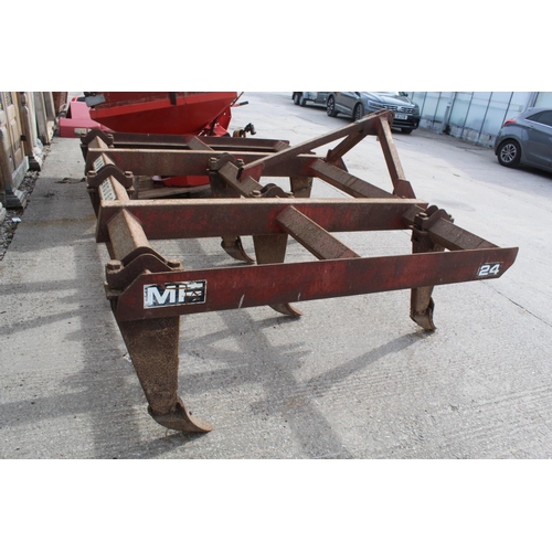 181 - A MASSEY FERGUSON 7 LEG CULTIVATOR +VAT