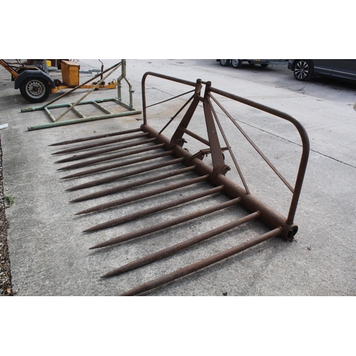 187 - A 9FT BUCKRAKE WITH THREE POINT LINKAGE BRACKETS NO VAT