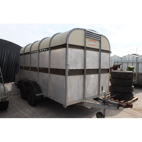 212 - A BATESON 12FT CATTLE TRAILER WITH INTERNAL SEPERATION GATES BUT NO BACK GATES  + VAT