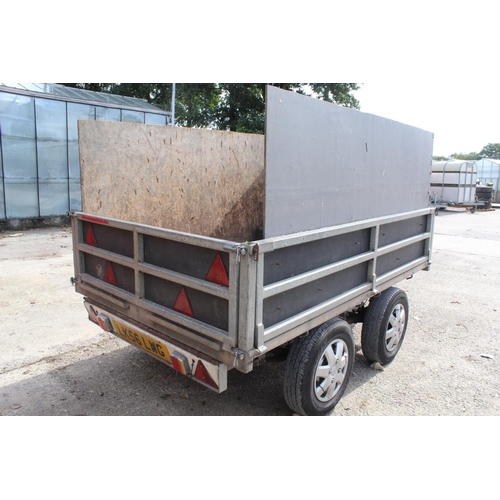 220 - A TWIN AXEL TIPPING BOX TRAILER (VENDOR STATES THE BRAKES NEED ATTENTION) NO VAT