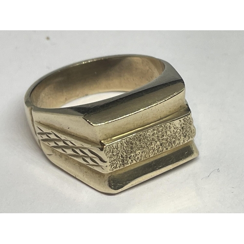 631 - A YELLOW METAL RING STAMPED 750