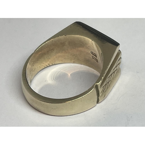 631 - A YELLOW METAL RING STAMPED 750