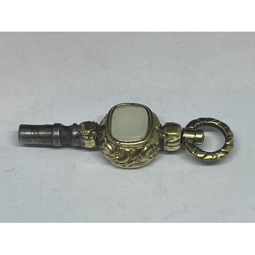 638 - AN ORNATE GOLD PLATED WATCH KEY