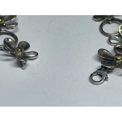 646 - A SILVER AND GOLD DAISY BRACELET