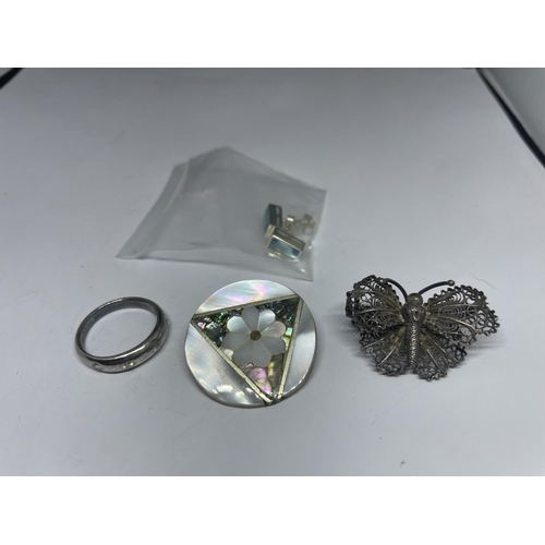 650 - FOUR ITEMS OF SILVER TO INCLUDE A PAIR OF EARRINGS, A RING AND TWO BROOCHES