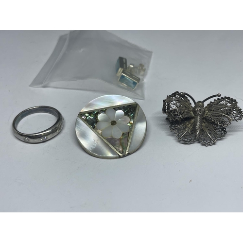 650 - FOUR ITEMS OF SILVER TO INCLUDE A PAIR OF EARRINGS, A RING AND TWO BROOCHES