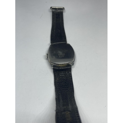 658 - A VINTAGE SERVICES WRIST WATCH SEEN WORKING BUT NO WARRANTY