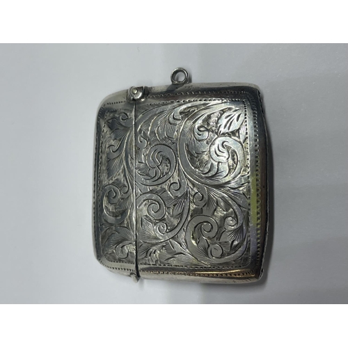 662 - A HALLMARKED BIRMINGHAM 1917 SILVER VESTA CASE BY R.B & SONS, WEIGHT 18G