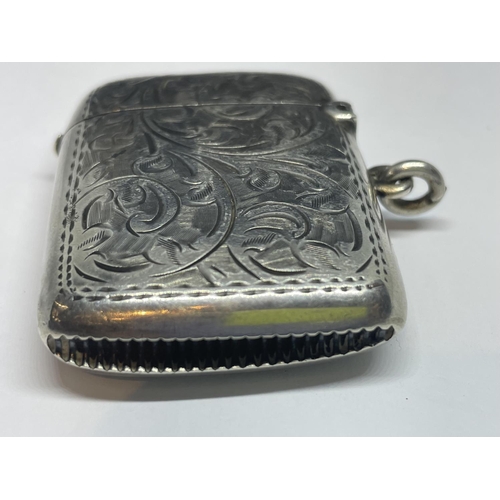 664 - A HALLMARKED BIRMINGHAM 1913 SILVER VESTA CASE BY W.J.A, WEIGHT 30.3G