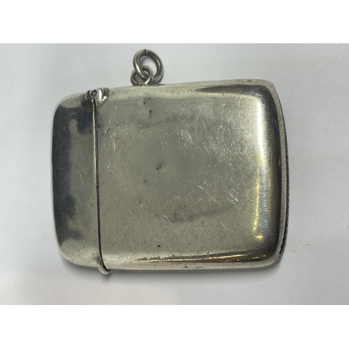 670 - A HALLMARKED CHESTER SILVER VESTA CASE BY T & S WEIGHT 29G