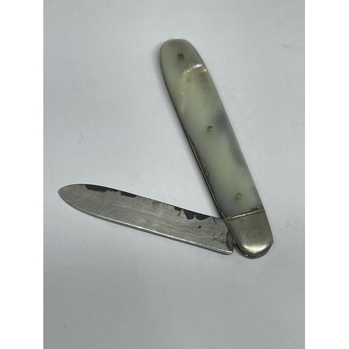 674 - A HALLMARKED SILVER FRUIT KNIFE BY T.M WITH MOTHER OF PEARL HANDLE