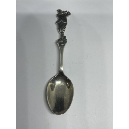 677 - A HALLMARKED BIRMINGHAM SILVER GOLFING SPOON WEIGHT 19G