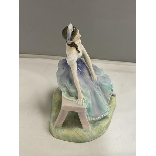 826 - A ROYAL DOULTON FIGURE GISELLE HN 2139