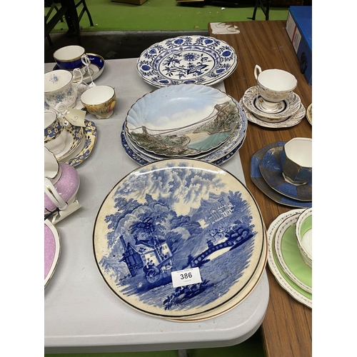 386 - A QUANTITY OF BLUE AND WHITE CERAMIC PLATES