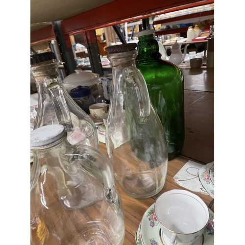 424 - FIVE LARGE VINTAGE BOTTLES TO INCLUDE WINE CARAFES, CIDER BOTTLES, ETC