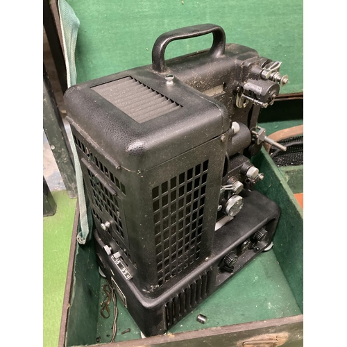 455 - A VINTAGE DITMAR FILM PROJECTOR IN A CASE WITH INSTRUCTIONS AND ANCILLARIES