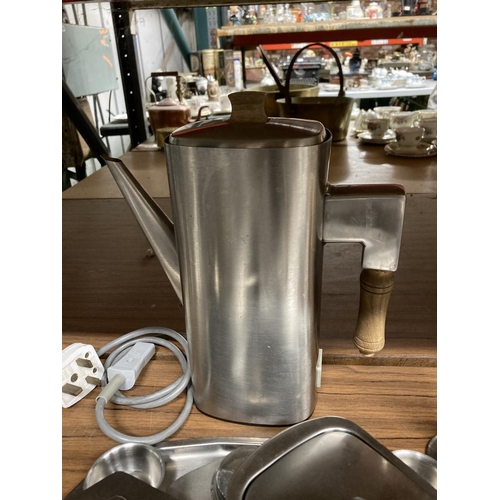 460 - A QUANTITY OF STAINLESS STEEL ITEMS TO INCLUDE A KETTLE, BUTTER DISH, TRAY, PLACE MATS, ETC