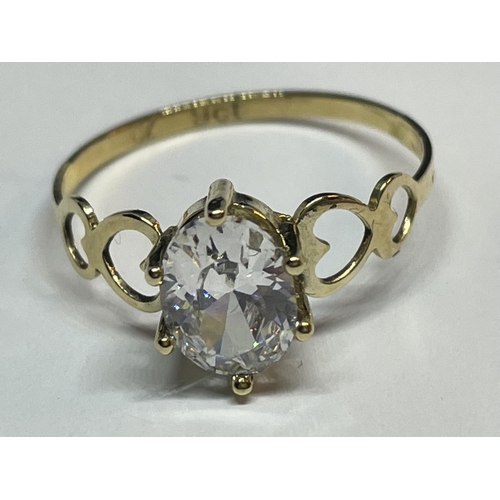 514 - A HALLMARKED 9CT GOLD RING WITH A CUBIC ZIRCONIA STONE SIZE O IN A PRESENTATION BOX