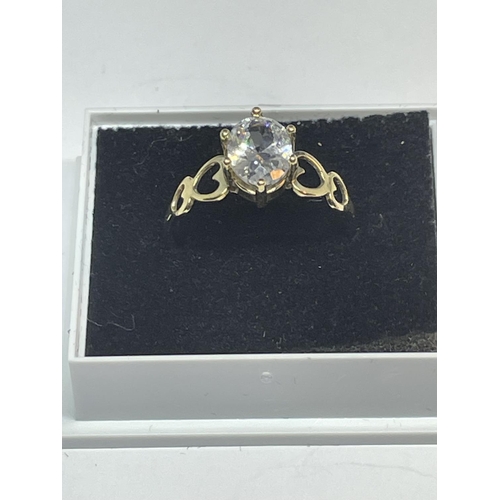 514 - A HALLMARKED 9CT GOLD RING WITH A CUBIC ZIRCONIA STONE SIZE O IN A PRESENTATION BOX