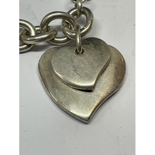 534 - A MARKED SILVER T BAR BRACELET WITH HEART CHARM IN A PRESENTATION BOX