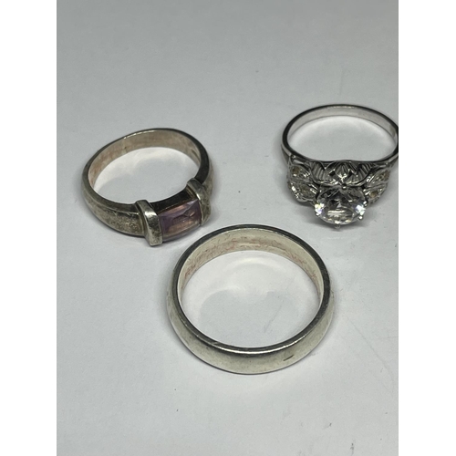 560 - FIVE SILVER RINGS