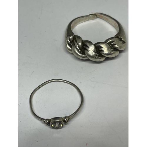 560 - FIVE SILVER RINGS