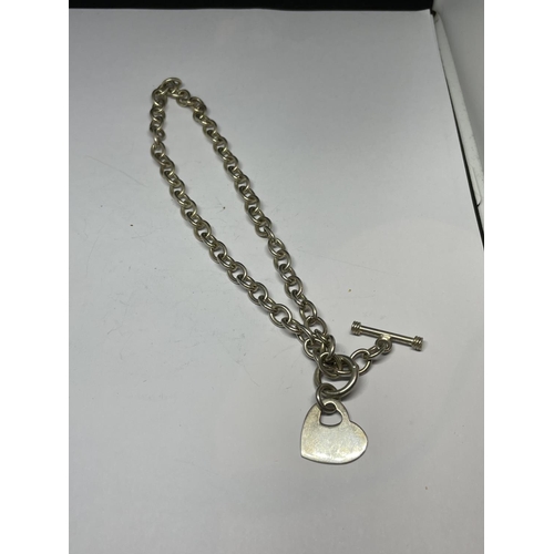 564 - A MARKED SILVER T BAR NECKLACE WITH HEART PENDANT