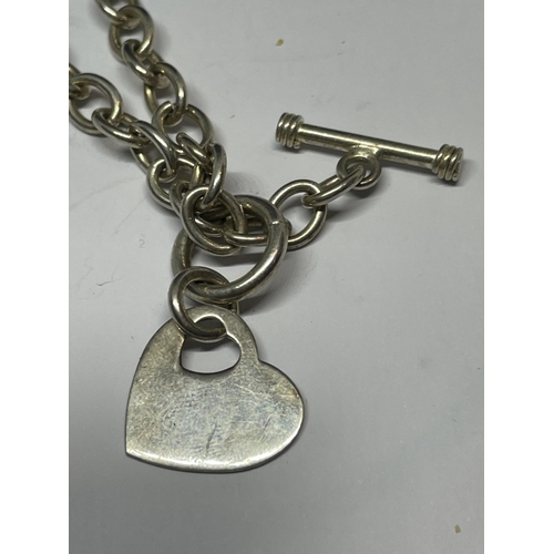 564 - A MARKED SILVER T BAR NECKLACE WITH HEART PENDANT