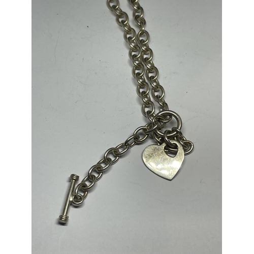 564 - A MARKED SILVER T BAR NECKLACE WITH HEART PENDANT