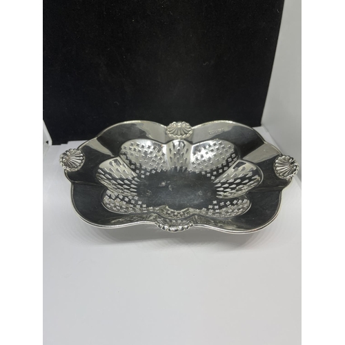 624 - A HALLMARKED SHEFFIELD SILVER BON BON DISH