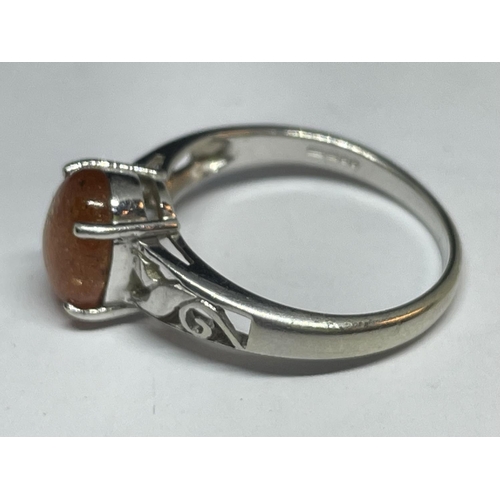 646 - A 9 CARAT WHITE GOLD RING WITH AN ORANGE CABOCHON STONE SIZE N/O