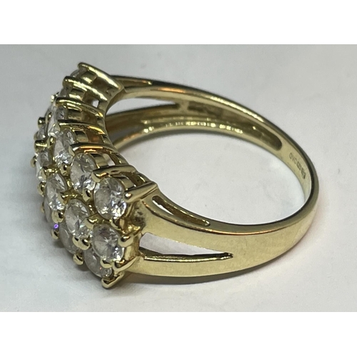 669 - A 14 CARAT GOLD RING WITH NINETEEN CUBIC ZIRCONIA STONES IN A CLUSTER SIZE M