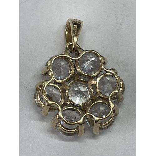 690 - A 10 CARAT GOLD PENDANT WITH A CLEAR STONE FLOWER DESIGN