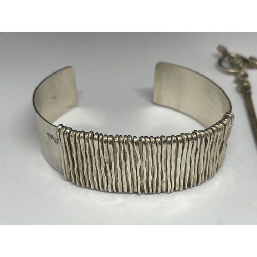 692 - A SILVER BANGLE AND NECKLACE