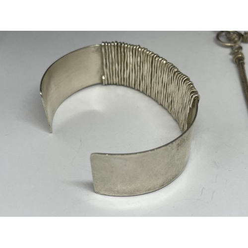 692 - A SILVER BANGLE AND NECKLACE