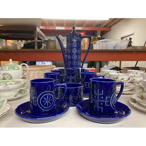 822 - A PRTMEIRION NAVY BLUE 'TOTEM' COFFEE SET TO INCLUDE A COFFEE POT, SUGAR BOWL, CREAM JUG, CUPS AND S... 