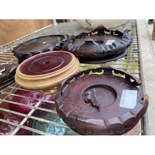 1276 - AN ASSORTMENT OF TREEN TRIVET STANDS AND BOTTLE COASTERS ETC