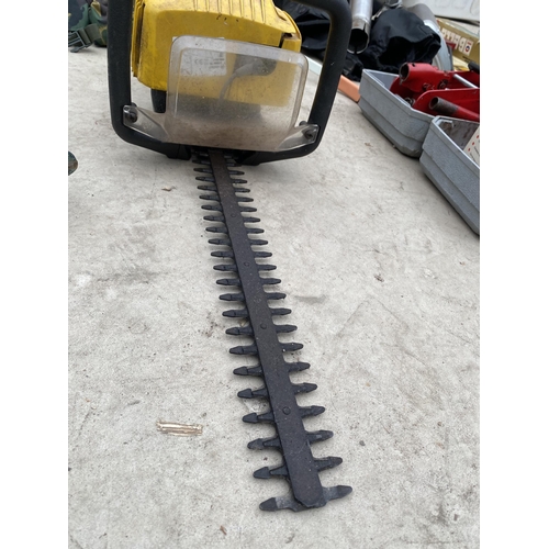 1576 - A MCCULLOCH VIRGINIA PETROL HEDGE TRIMMER