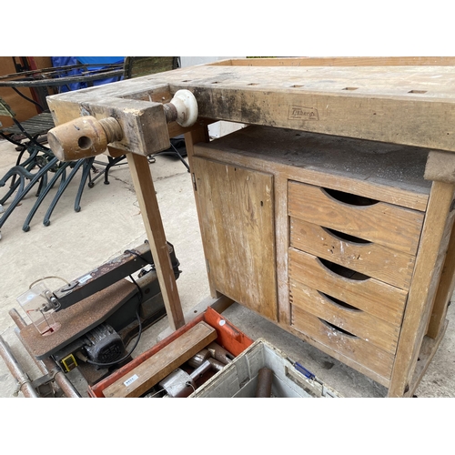 1595 - A VINTAGE WOODEN WORK BENCH WITH VICE AND FIVE DRAWERS, BEARING THE STAMP 'RJHBERGS'