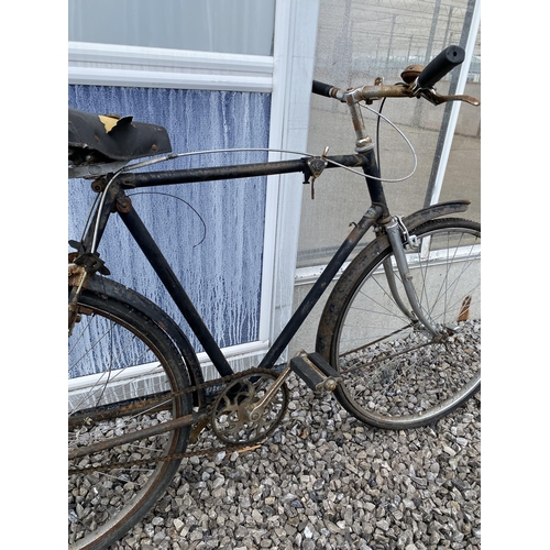 1704 - A VINTAGE GENTS RALEIGH SPORTS MODE BIKE