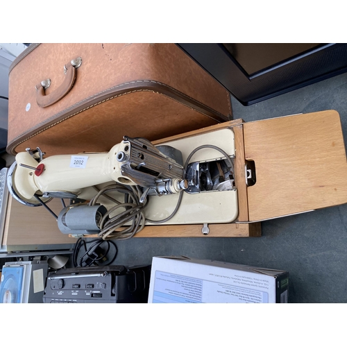 2092 - A RETRO CREAM B.S.M SEWING MACHINE WITH FOOT PEDAL