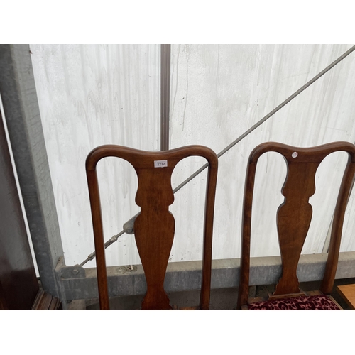 2222 - A PAIR OF MAHOGANY QUEEN ANNE STYLE DINING CHAIRS