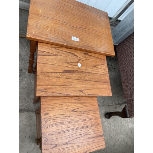 2228 - A NEST OF THREE OAK TABLES