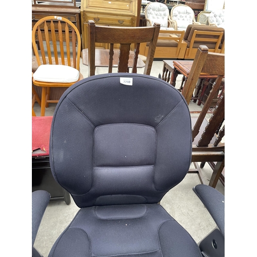 2288 - A MODERN SWIVEL OFFICE CHAIR