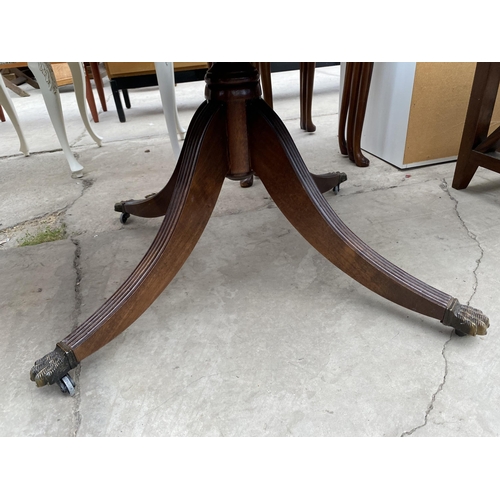 2353 - AN OVAL MAHOGANY AND CROSSBANDED COFFEE TABLE