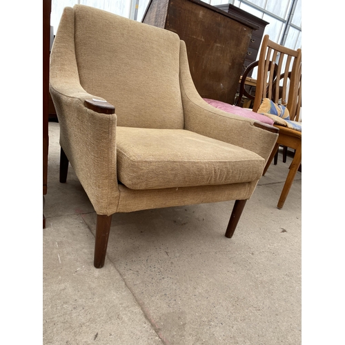 2383 - AN UPHOLSTERED 1970'S ARMCHAIR