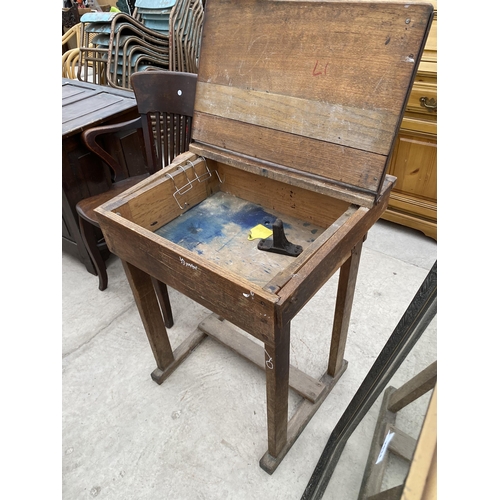 2533 - A MID 20TH CENTURY CHILD'S SCHOOL DESK