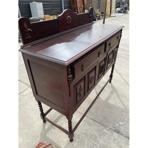 2548 - AN EARLY 20TH CENTURY OAK SIDEBOARD ON BARLEYTWIST LEGS, 54