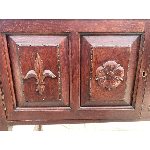 2548 - AN EARLY 20TH CENTURY OAK SIDEBOARD ON BARLEYTWIST LEGS, 54