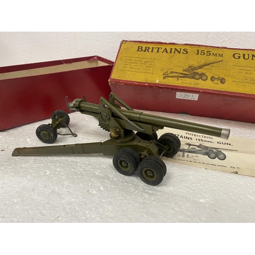 2801 - A BRITAINS DIECAST 155 MM GUN WITH ORIGINAL BOX, ACCESSORIES AND INSTRUCTION SHEET